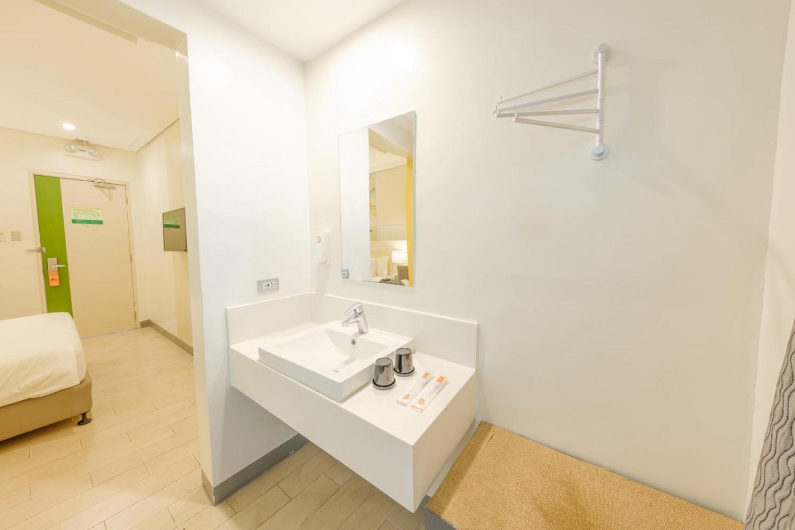Go Hotels Lanang - Davao City Екстериор снимка