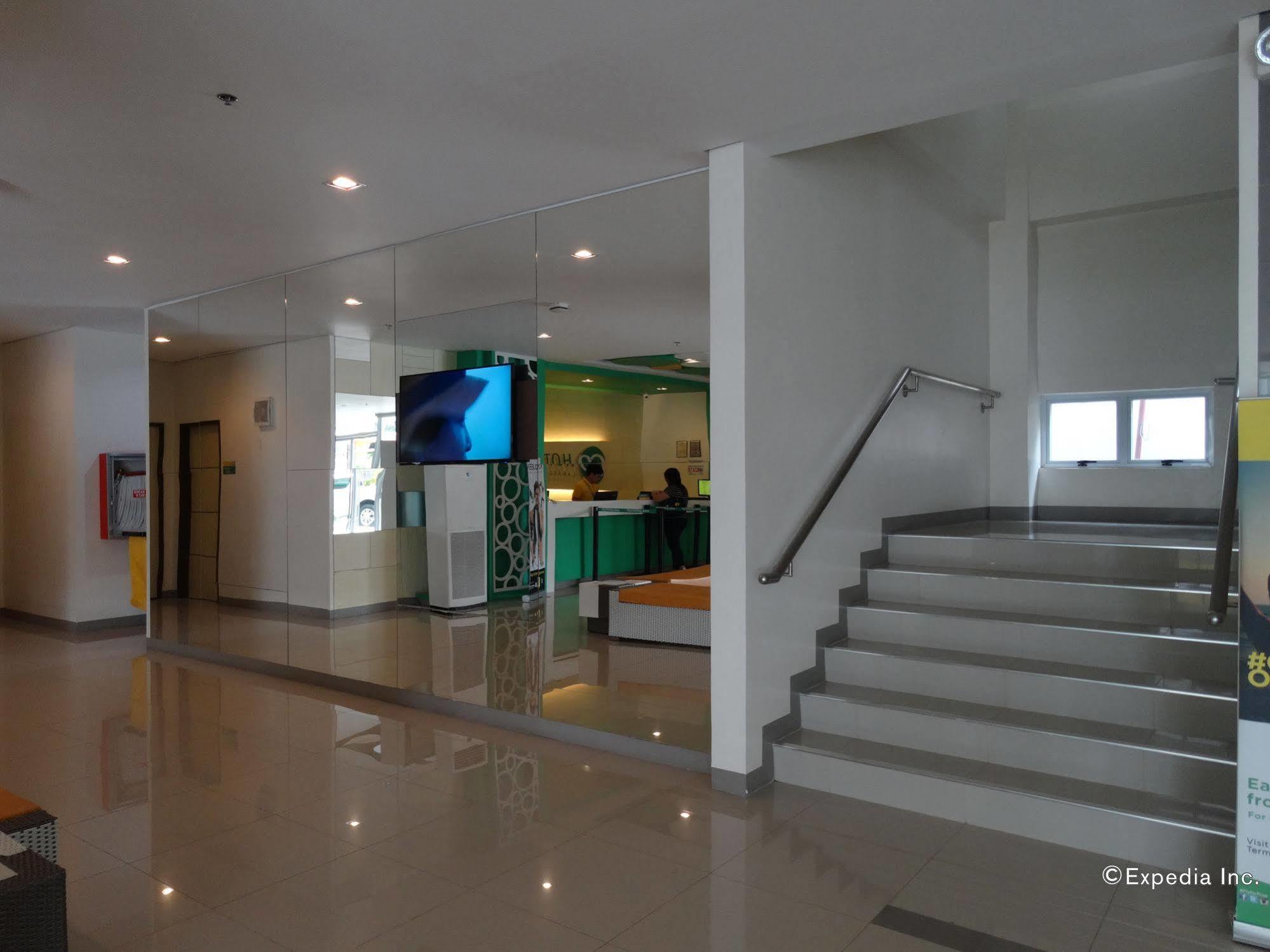 Go Hotels Lanang - Davao City Екстериор снимка