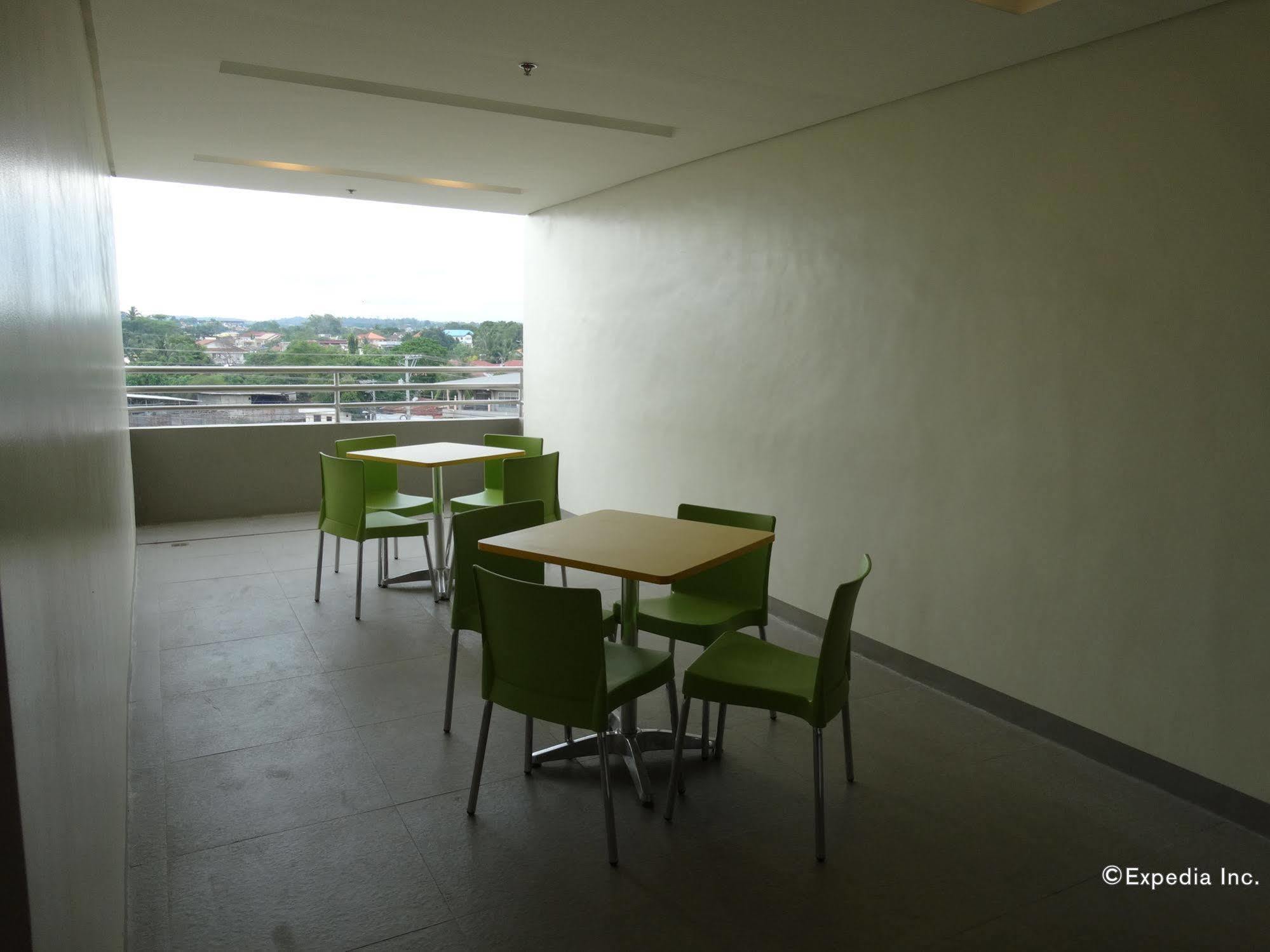Go Hotels Lanang - Davao City Екстериор снимка